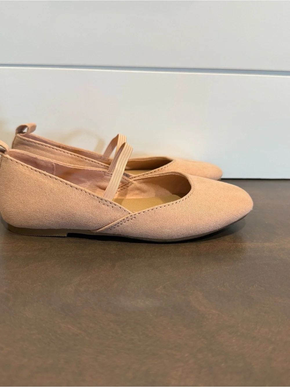 Old Navy Girls Nude/Blush Ballet Flats with Elastic Strap – Size 10